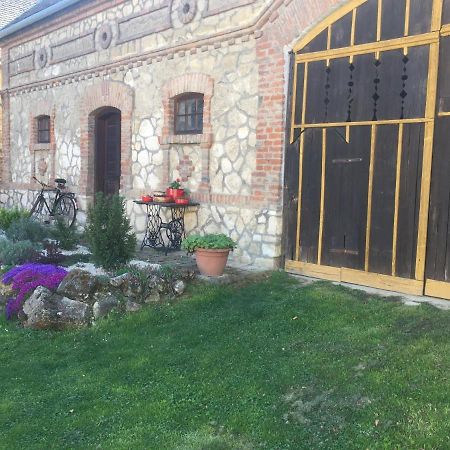 Levendula Porta Es Pajtaszinhaz Hotel Orfu Luaran gambar