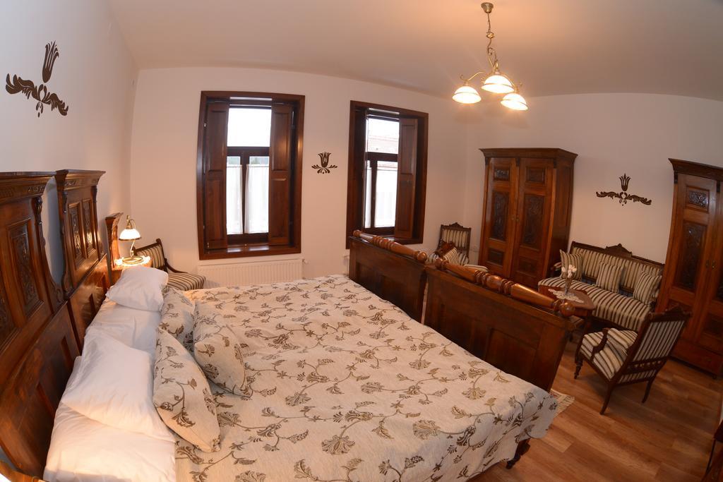 Levendula Porta Es Pajtaszinhaz Hotel Orfu Bilik gambar