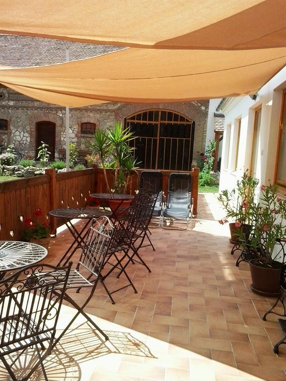 Levendula Porta Es Pajtaszinhaz Hotel Orfu Luaran gambar