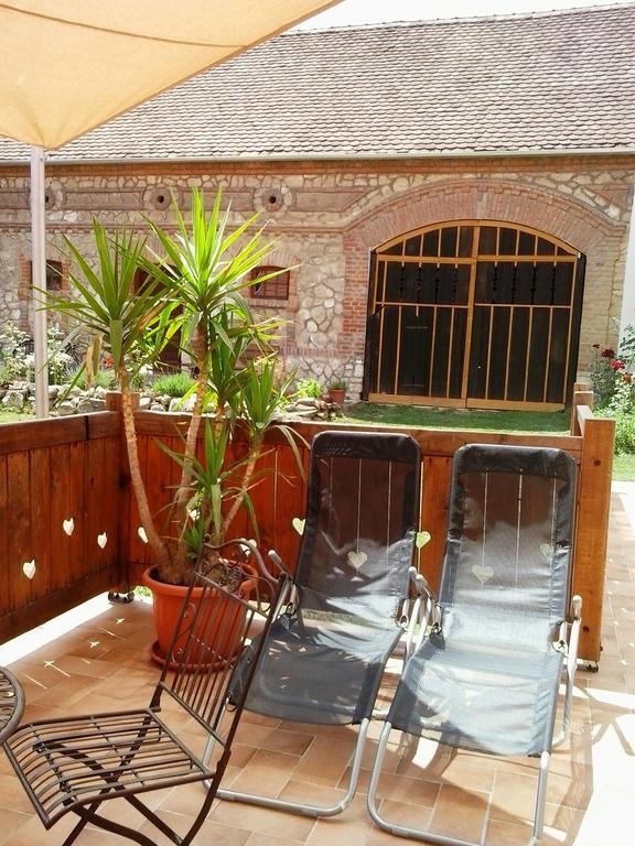 Levendula Porta Es Pajtaszinhaz Hotel Orfu Luaran gambar