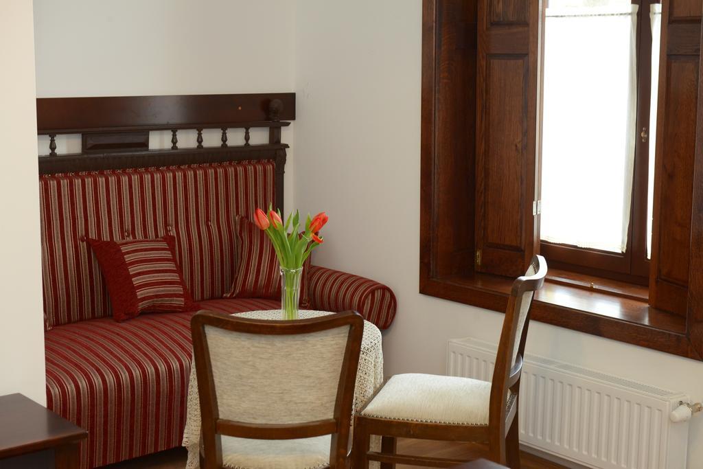 Levendula Porta Es Pajtaszinhaz Hotel Orfu Bilik gambar