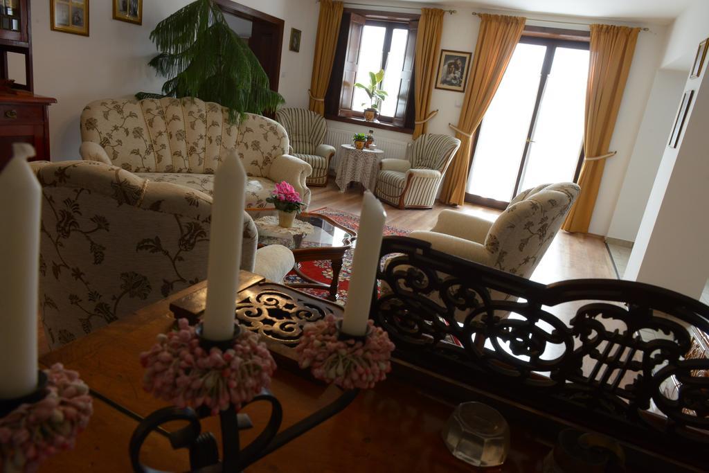 Levendula Porta Es Pajtaszinhaz Hotel Orfu Luaran gambar