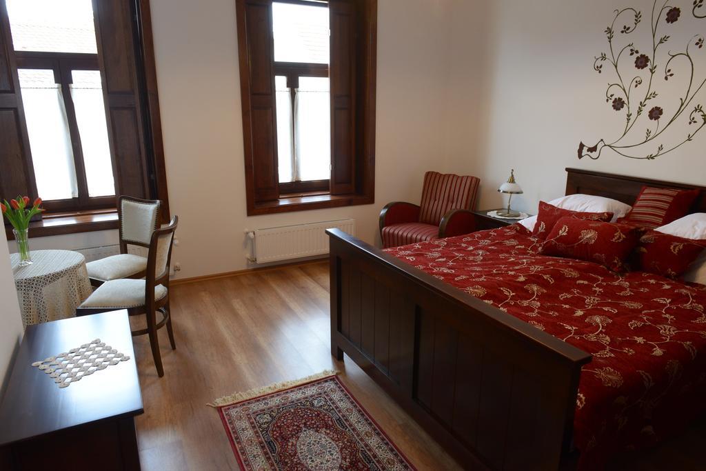 Levendula Porta Es Pajtaszinhaz Hotel Orfu Bilik gambar