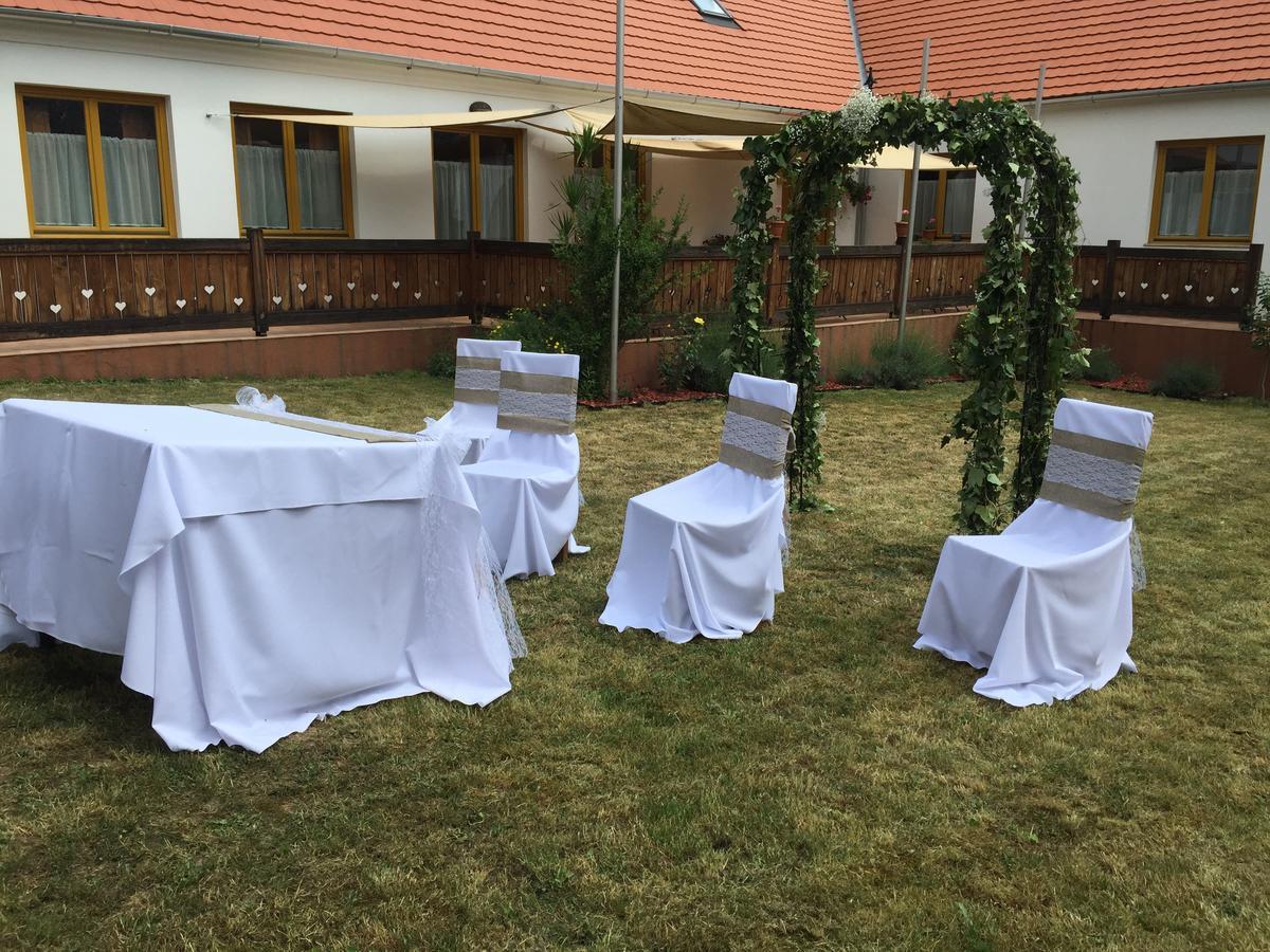 Levendula Porta Es Pajtaszinhaz Hotel Orfu Luaran gambar